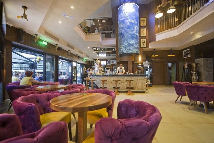 Imagen del bar/restaurante del Hotel Hugo's Boutique - Adults Only. Foto 2