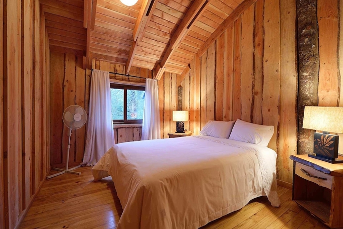 Imagen de la habitación del Hotel Huilo Huilo Cabanas del Bosque. Foto 4