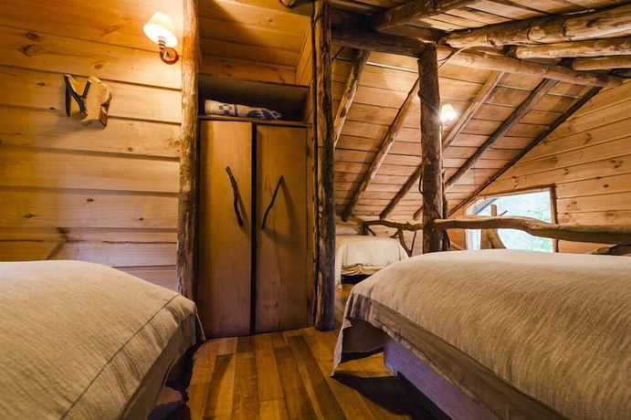 Imagen de la habitación del Hotel Huilo Huilo Cabanas del Bosque. Foto 8