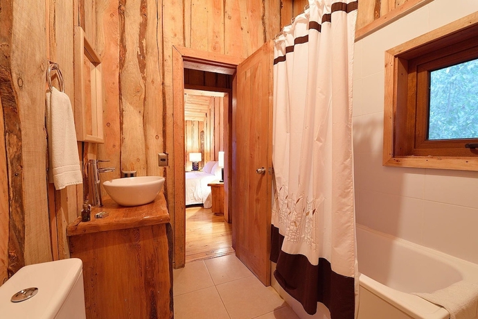 Imagen de la habitación del Hotel Huilo Huilo Cabanas del Bosque. Foto 14