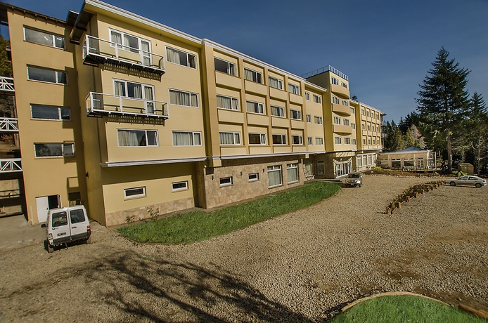 Imagen de los exteriores del Hotel Huinid Pioneros. Foto 16