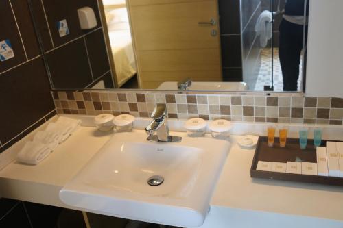 Imagen de la habitación del Hotel Huizhou Sea Park Holiday. Foto 7