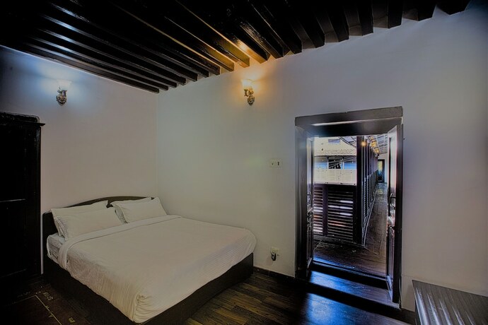 Imagen de la habitación del Hotel Hukum Darbar Restaurant and. Foto 20