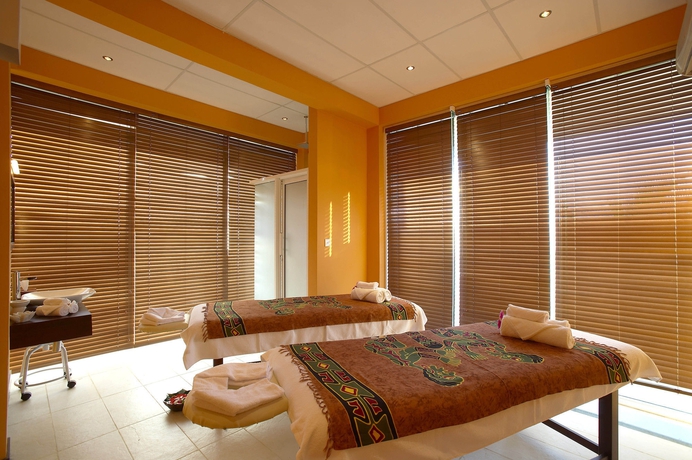 Imagen de los interiores del Hotel Hulhule Island. Foto 9