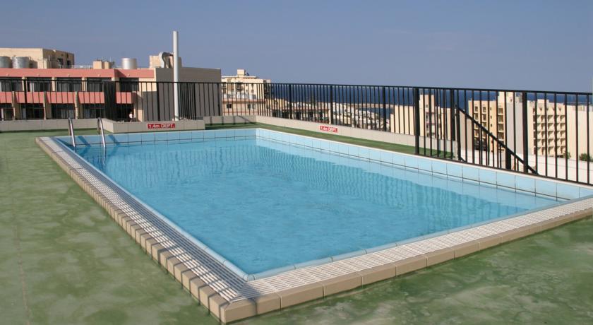 Imagen de la piscina del Hotel Huli Hotel and Apartments. Foto 5