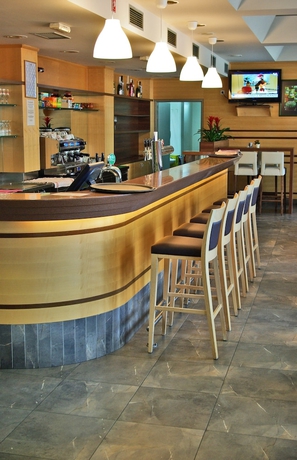 Imagen del bar/restaurante del Hotel Hum Lasko. Foto 3