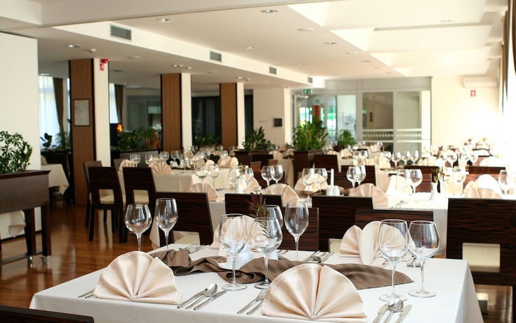 Imagen del bar/restaurante del Hotel Hum Lasko. Foto 6