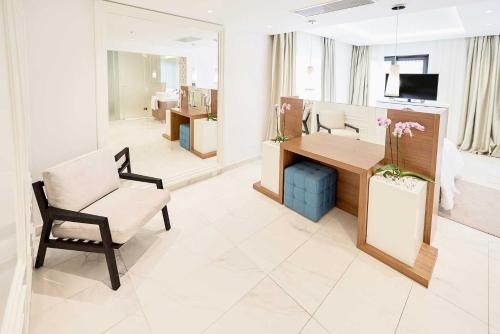 Imagen de la habitación del Hotel Huma Kotor Bay and Villas. Foto 10