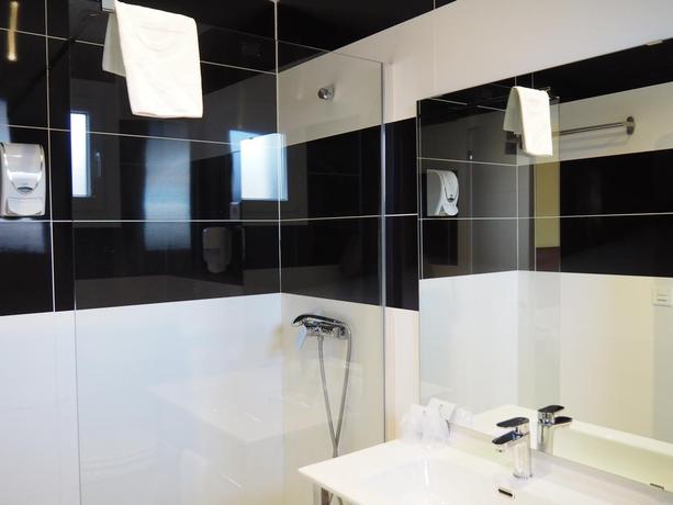 Imagen de la habitación del Hotel Humanes. Foto 15