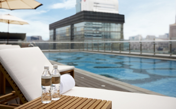 Imagen de la piscina del Hotel Humble House Taipei. Foto 16