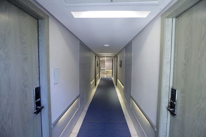 Imagen de los interiores del Hotel Humming Bird and Banquet. Foto 16
