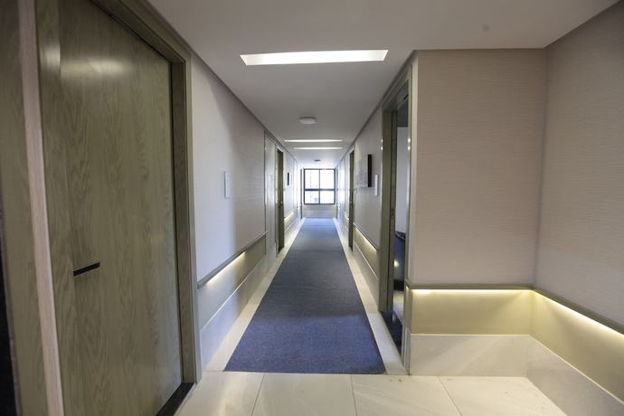 Imagen de los interiores del Hotel Humming Bird and Banquet. Foto 17