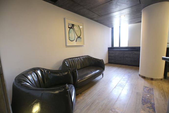 Imagen de la habitación del Hotel Humming Bird and Banquet. Foto 9