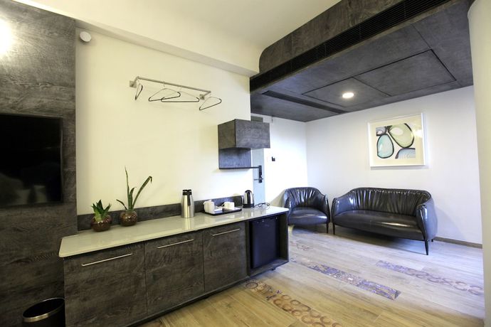 Imagen de la habitación del Hotel Humming Bird and Banquet. Foto 13
