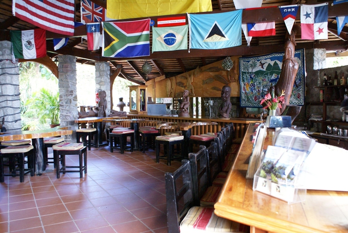 Imagen del bar/restaurante del Hotel Hummingbird Beach Resort. Foto 1