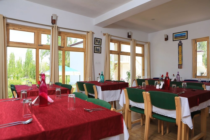 Imagen del bar/restaurante del Hotel Hunder Resort. Foto 2