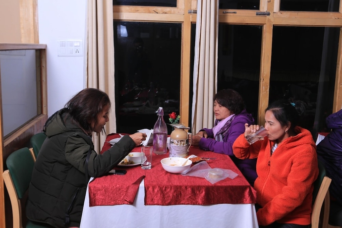 Imagen del bar/restaurante del Hotel Hunder Resort. Foto 3