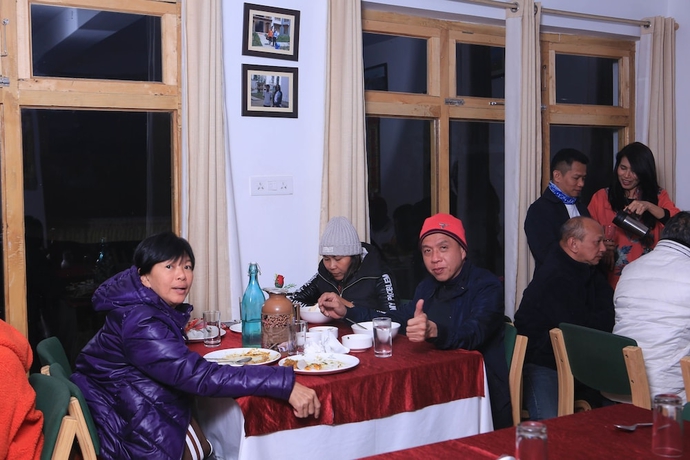 Imagen del bar/restaurante del Hotel Hunder Resort. Foto 4