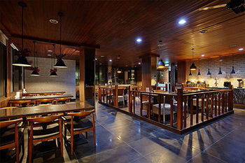 Imagen del bar/restaurante del Hotel Hung's Mansion Basian Villas. Foto 4