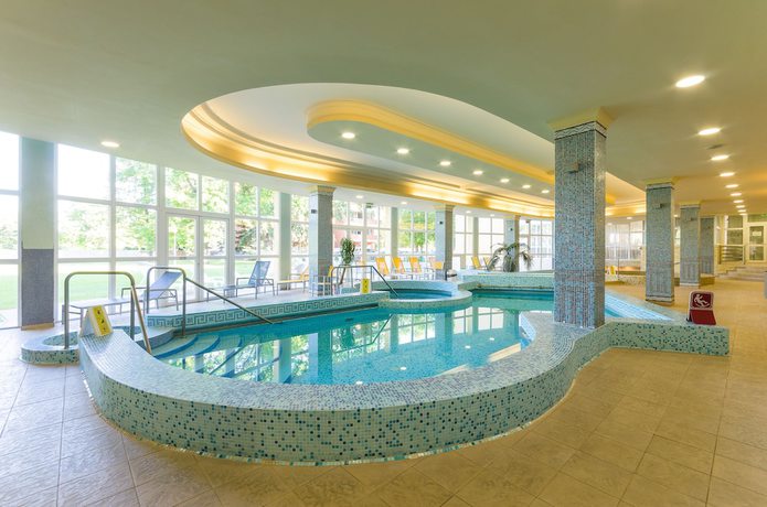 Imagen de la piscina del Hotel Hunguest Apollo. Foto 20