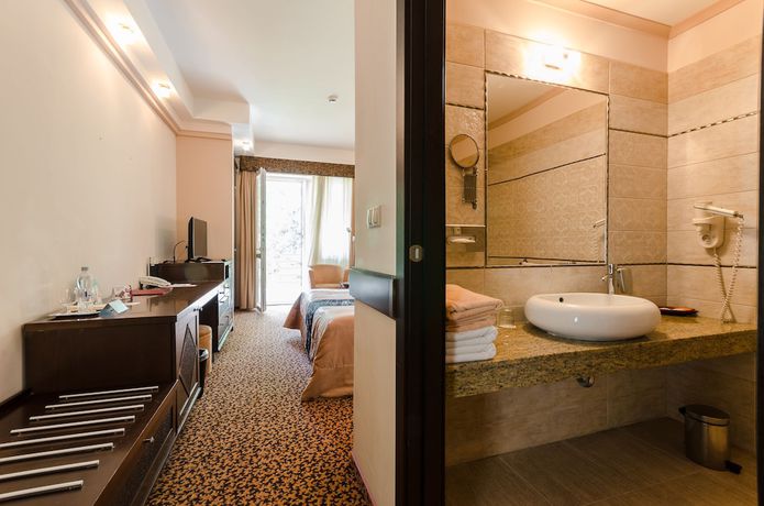 Imagen de la habitación del Hotel Hunguest Apollo. Foto 13