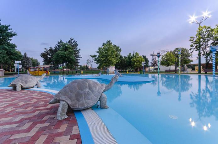 Imagen de la piscina del Hotel Hunguest Aqua Sol. Foto 10