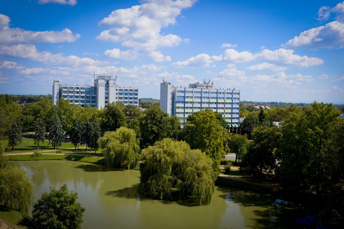 Imagen de los exteriores del Hotel Hunguest Gyula. Foto 7