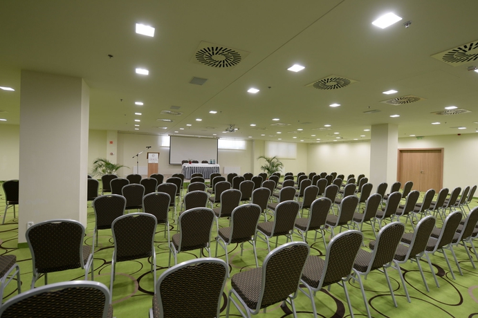 Imagen de los interiores del Hotel Hunguest Gyula. Foto 9