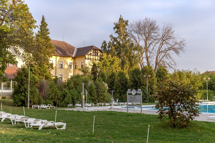 Imagen de la piscina del Hotel Hunguest Helios. Foto 18