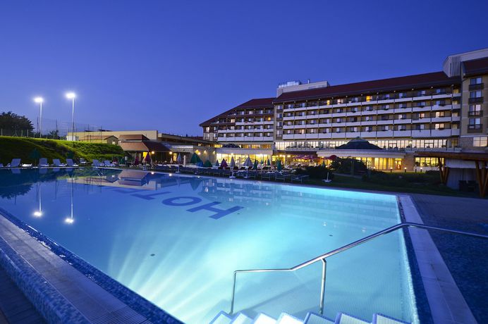 Imagen de la piscina del Hotel Hunguest Pelion. Foto 20