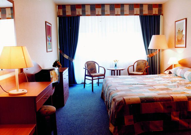 Imagen de la piscina del Hotel Hunguest Repce. Foto 15