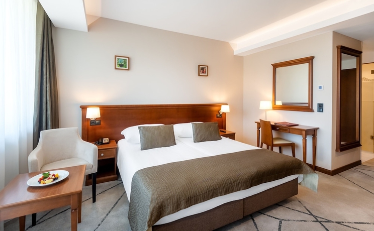 Imagen de la habitación del Hotel Hunguest Saliris. Foto 2