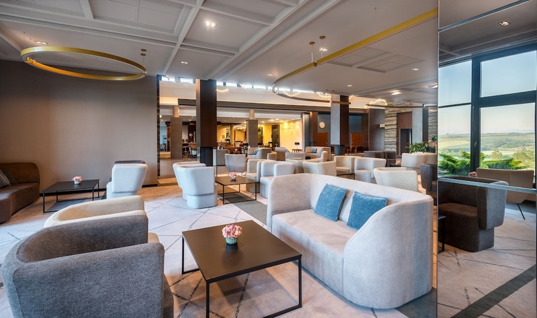 Imagen de los interiores del Hotel Hunguest Saliris. Foto 11