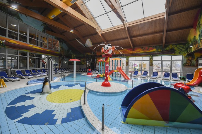 Imagen de la piscina del Hotel Hunguest S&oacute;st&oacute;. Foto 17