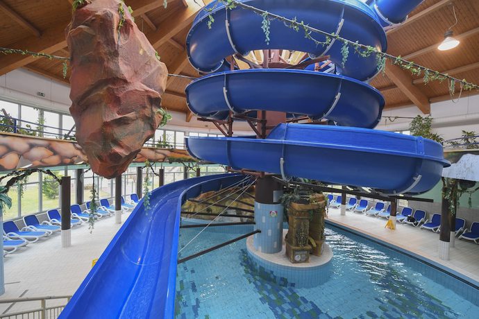 Imagen de la piscina del Hotel Hunguest S&oacute;st&oacute;. Foto 18