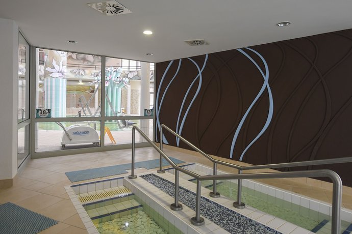 Imagen de la piscina del Hotel Hunguest S&oacute;st&oacute;. Foto 19