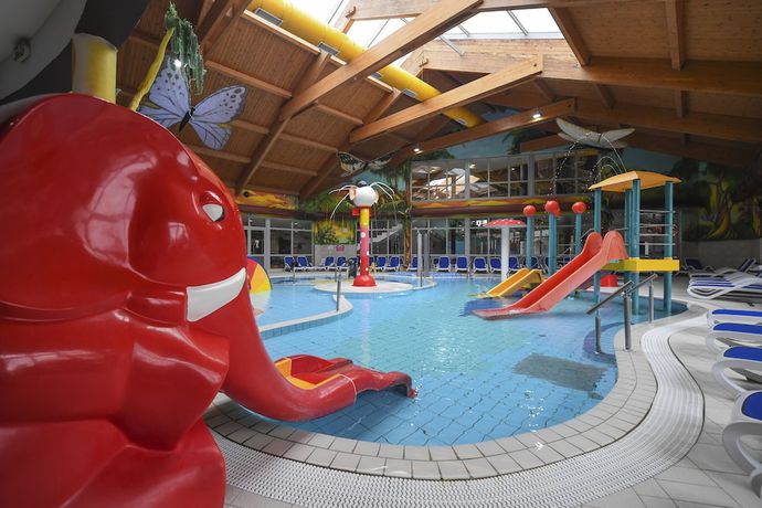 Imagen de la piscina del Hotel Hunguest S&oacute;st&oacute;. Foto 20