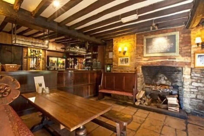 Imagen general del Hotel Hunters Hall Tetbury by Greene King Inns. Foto 7