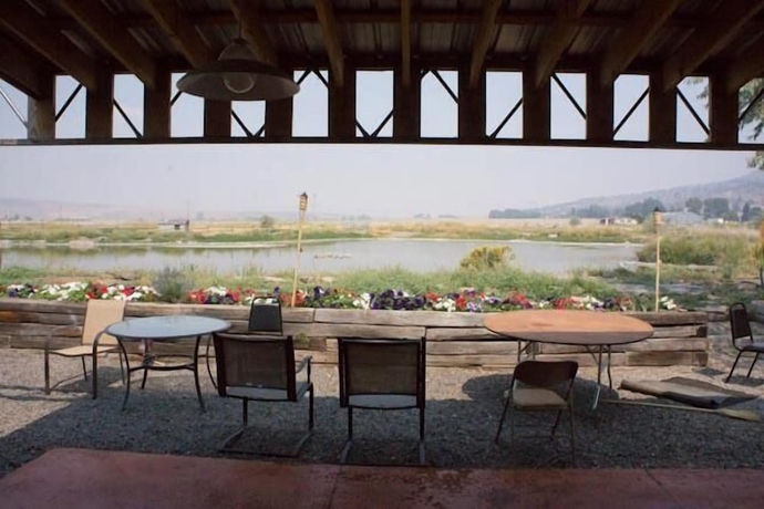 Imagen de los exteriores del Hotel Hunters Hot Springs Resort. Foto 13