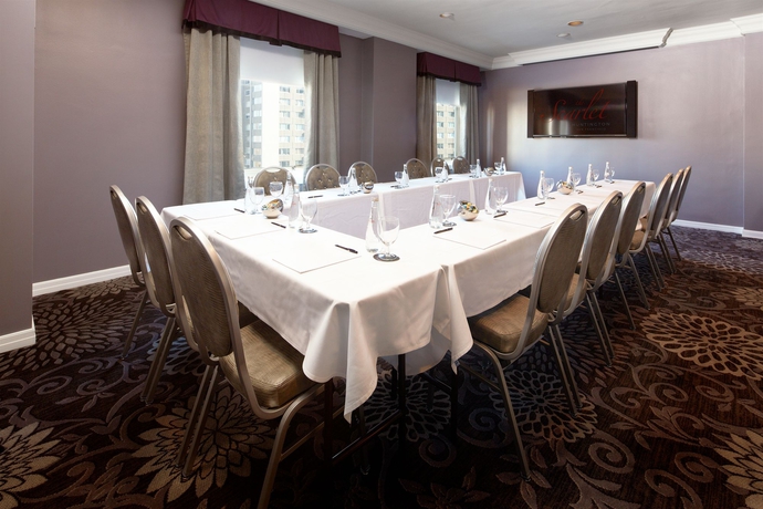 Imagen de los interiores del Hotel Huntington. Foto 11