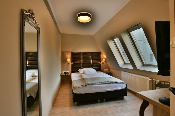 Imagen de la habitación del Hotel Hunyadi, Gyor. Foto 16