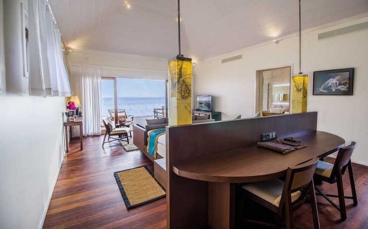 Imagen de la habitación del Hotel Hurawalhi Island Resort. Foto 7