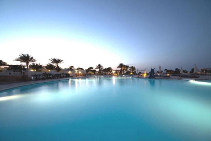 Imagen de la piscina del Hotel Hurghada Coral Beach. Foto 9