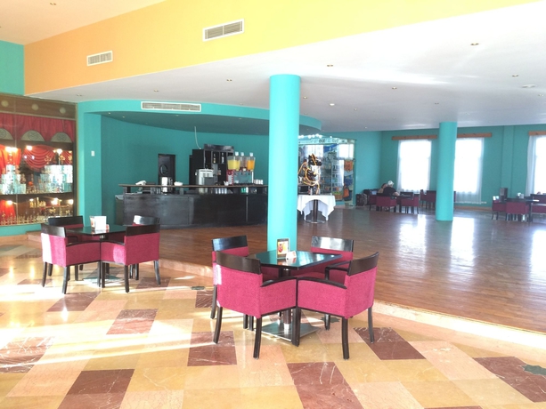 Imagen del bar/restaurante del Hotel Hurghada Long Beach Resort. Foto 3