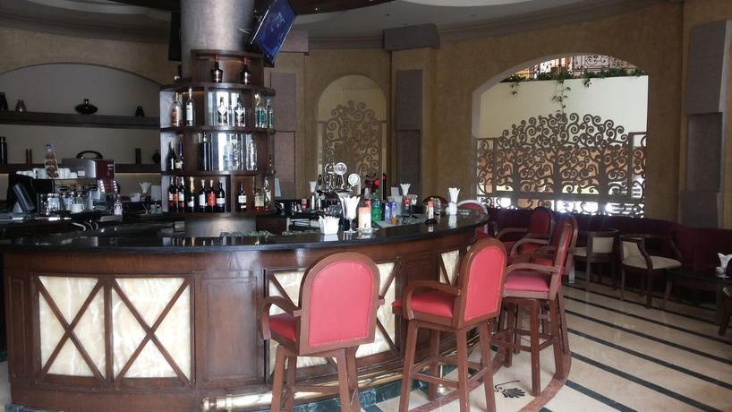 Imagen del bar/restaurante del Hotel Hurghada Long Beach Resort. Foto 5