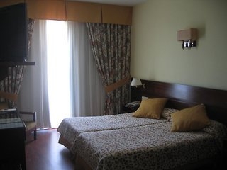Imagen de la habitación del Hotel Husa Fornells Park. Foto 2