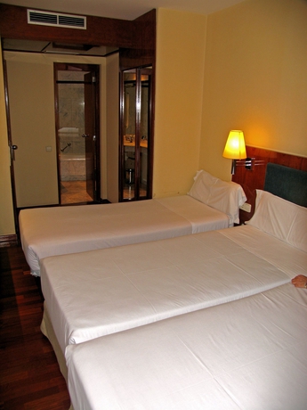 Imagen de la habitación del Hotel Husa Pedralbes. Foto 8