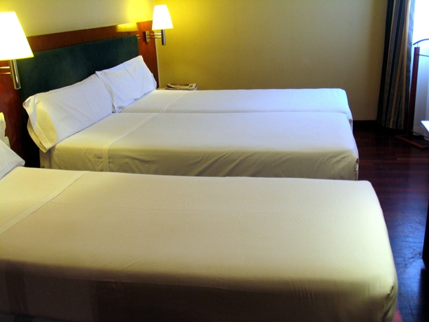 Imagen de la habitación del Hotel Husa Pedralbes. Foto 9