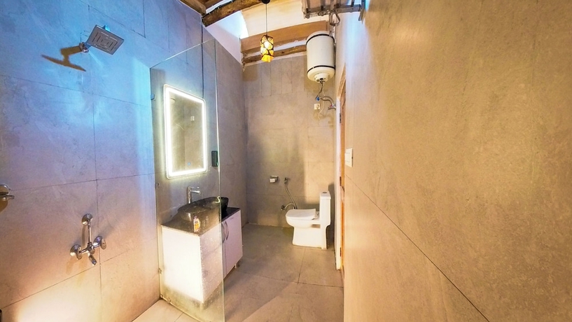 Imagen de la habitación del Hotel Hushvan Resorts. Foto 13