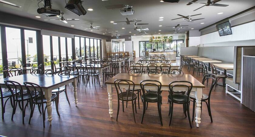 Imagen del bar/restaurante del Hotel Huskisson. Foto 15